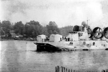 Малый десантный корабль Зубр: самый большой на воздушной подушке малый десантный корабль «Мордовия» выполнил артиллерийские стрельбы и высадил морской десант